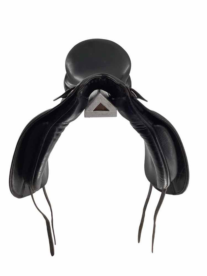 17" Schumacher used dressage saddle