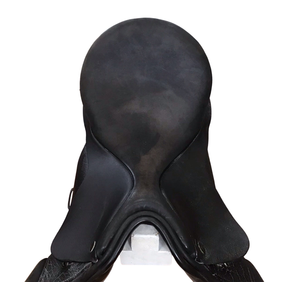 19" Cynron DV-B  Medium/Wide Like New Dressage Saddle - H