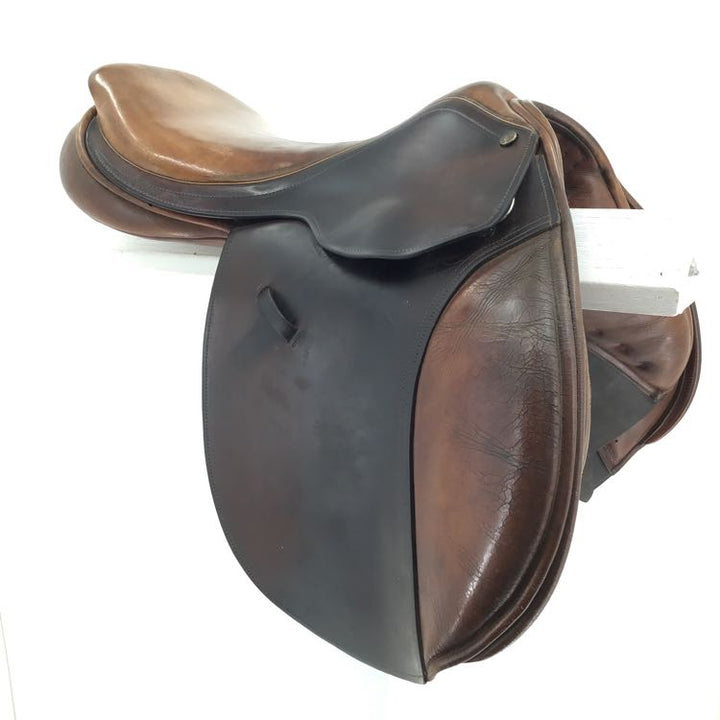 17.5" County used close contact saddle B