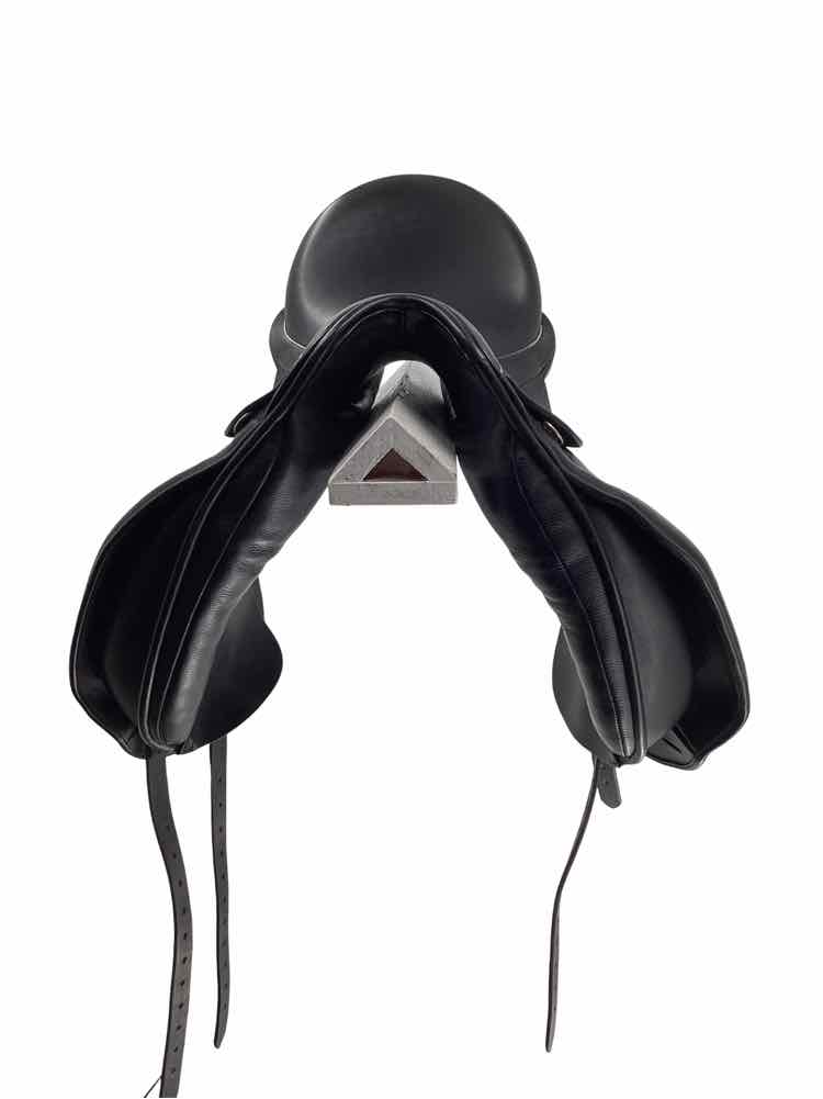 17.5" Trilogy used dressage saddle