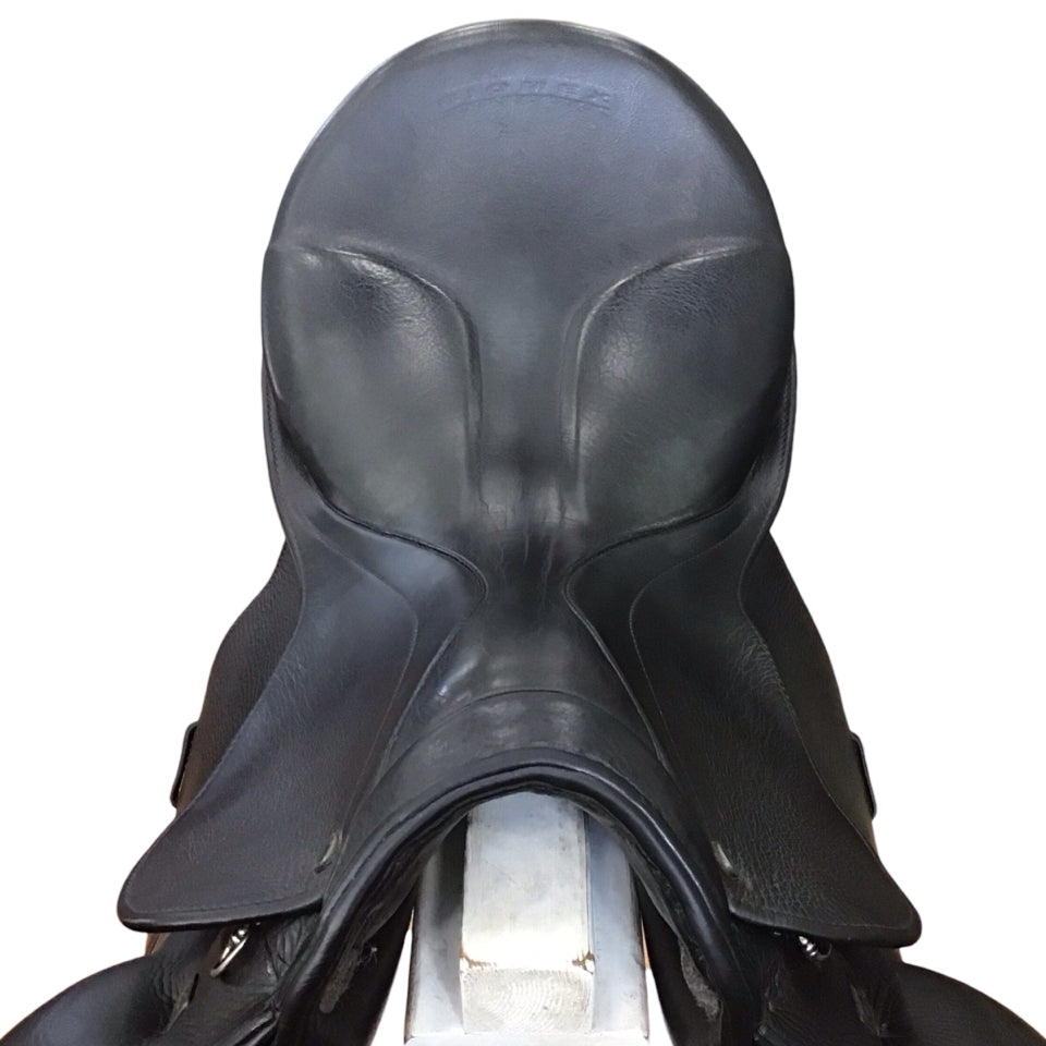 17.5" Stubben Genesis De Luxe 29cm Medium Used Dressage Saddle - H