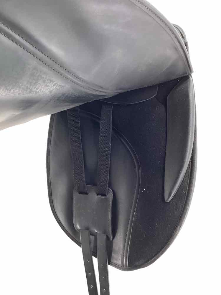 18" Thorogood dressage used synthetic saddle B
