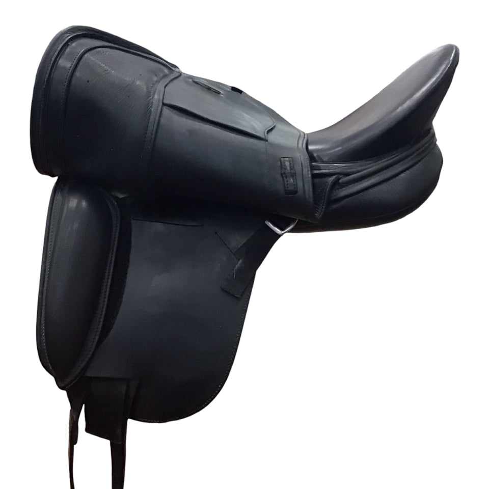 18" Schleese Triumph Wide Used Dressage Saddle - H