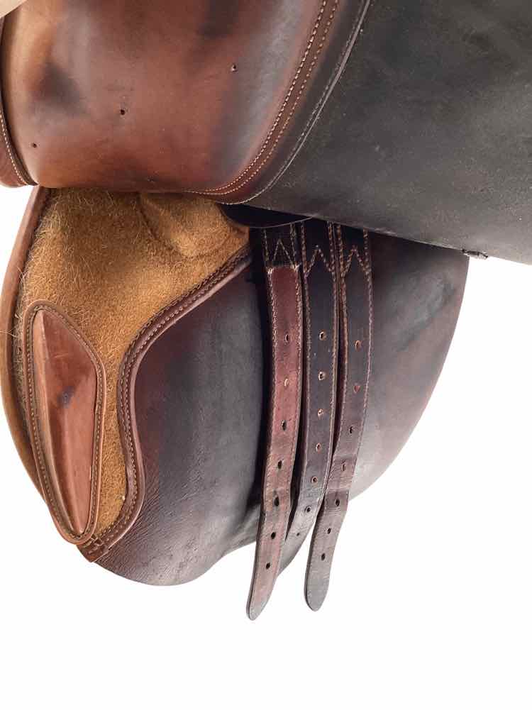 17.5" Bates used close contact saddle B