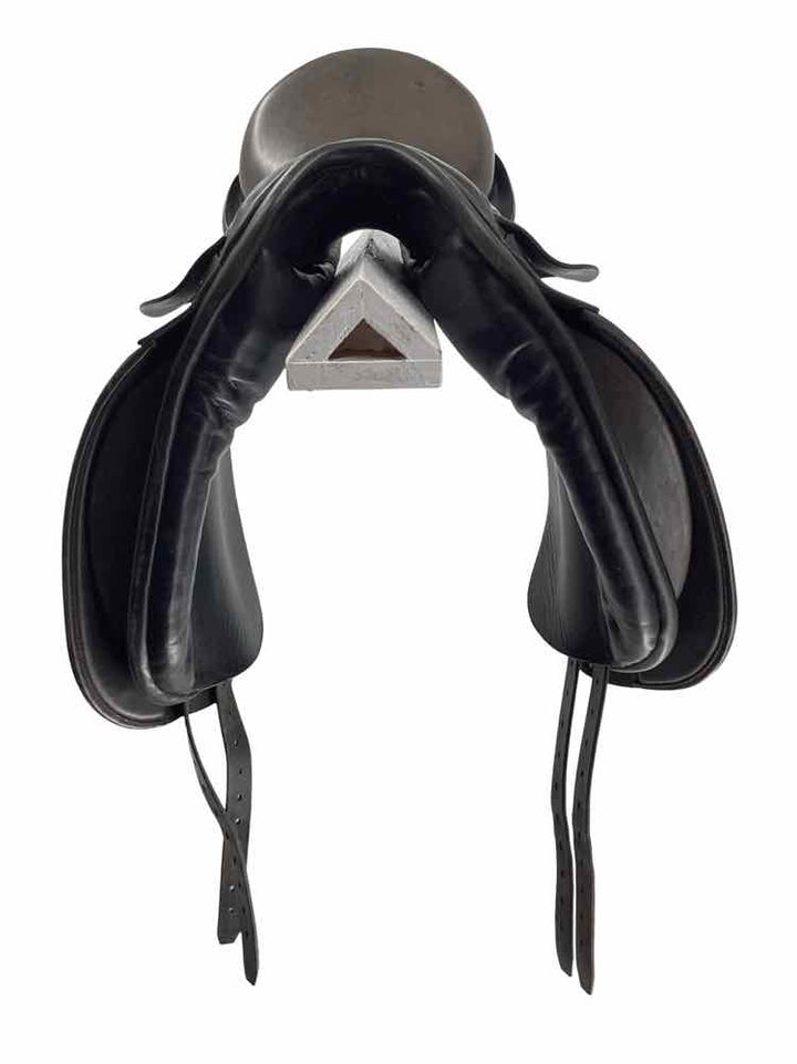17.5" Karl Niedersuss used dressage saddle