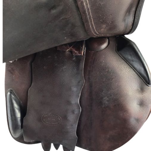 17.5" Devoucoux close contact saddle