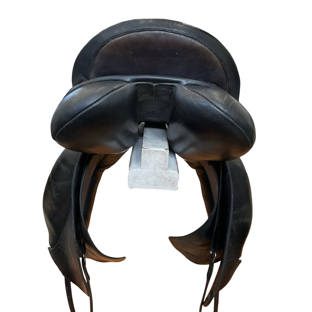 18" Custom Saddlery Wolfgang Valor Med/Wide Used Dressage Saddle