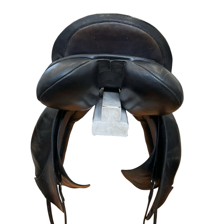 18" Custom Saddlery Wolfgang Valor Med/Wide Used Dressage Saddle