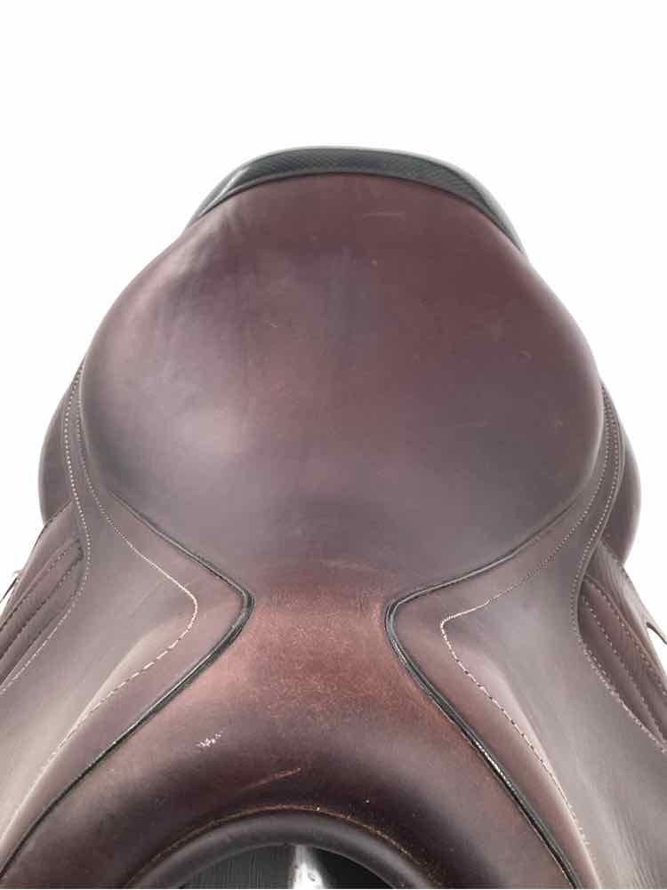 17" CWD used close contact saddle