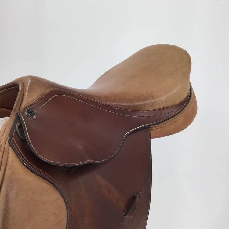 16.5" Bates Sienna non adjustable used close contact saddle B