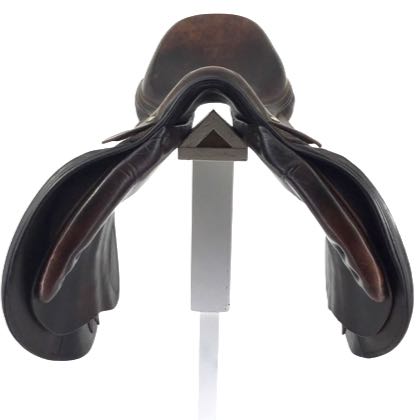 17.5" Devoucoux close contact saddle