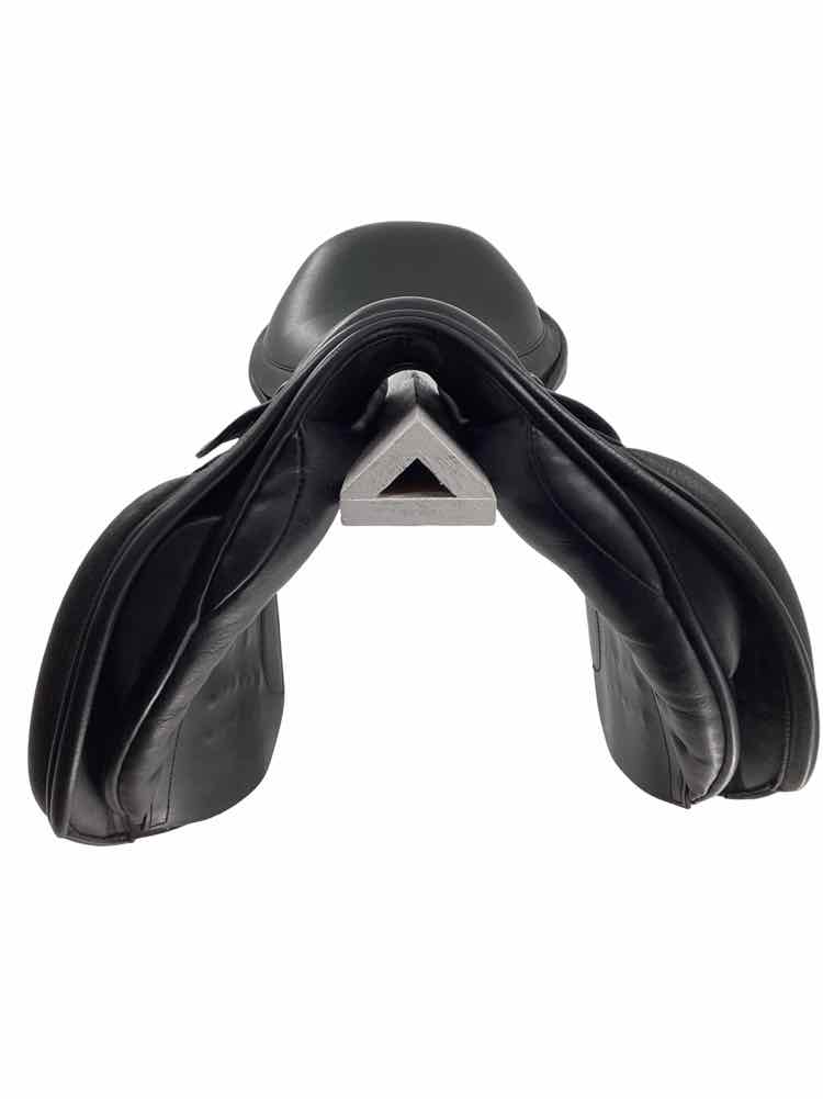 17" Black Country used close contact saddle