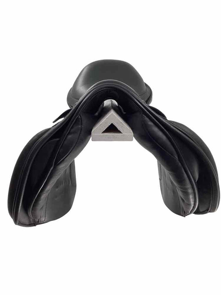 17" Black Country used close contact saddle