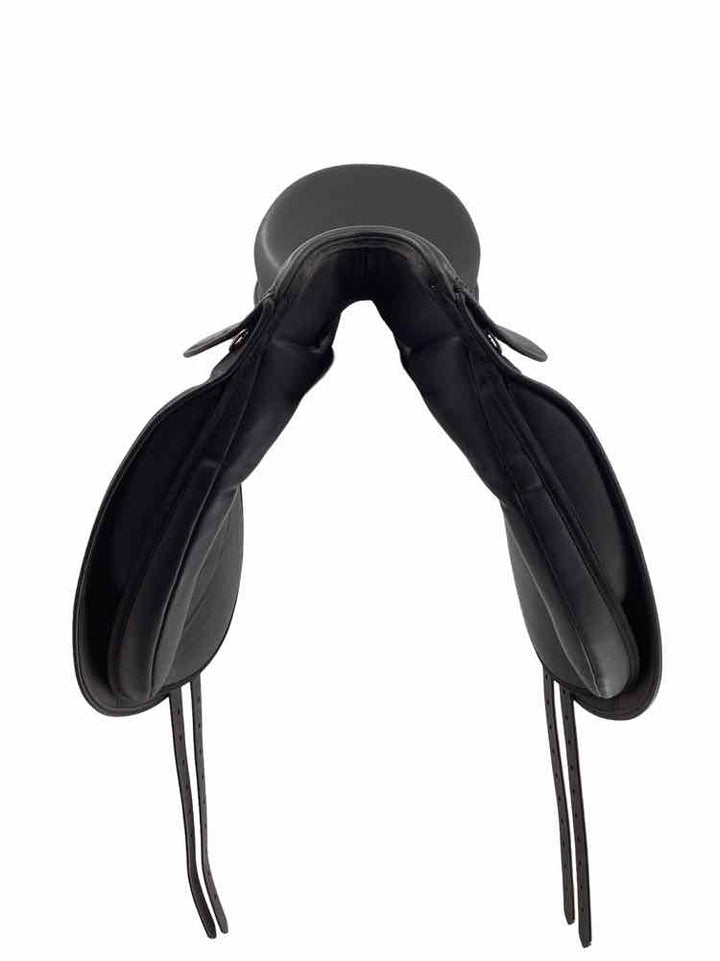 18" Thorogood dressage used synthetic saddle B