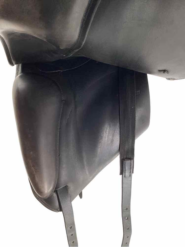 18" Prestige used dressage saddle