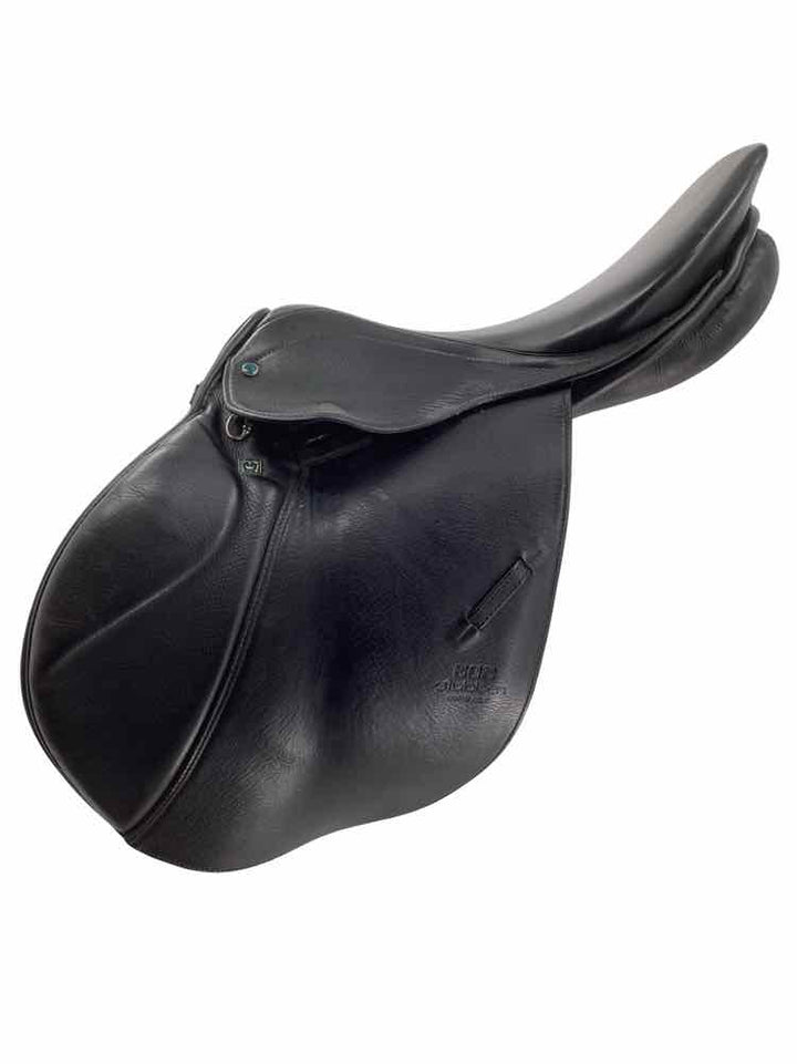 17" Stubben used close contact saddle B has cover
