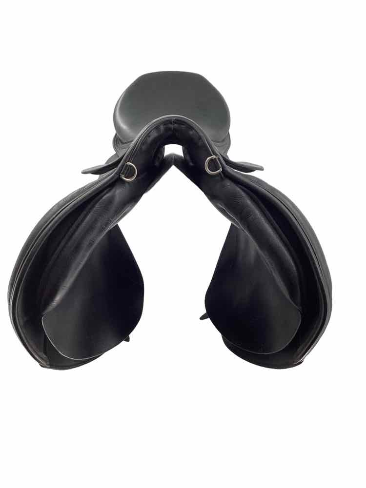 17" Stubben used close contact saddle B has cover