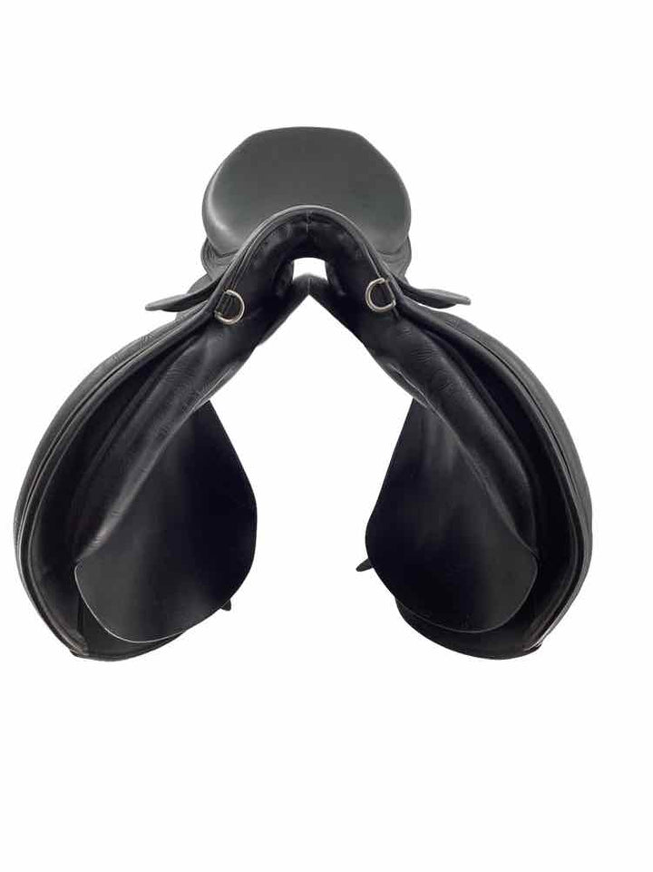 17" Stubben used close contact saddle B has cover