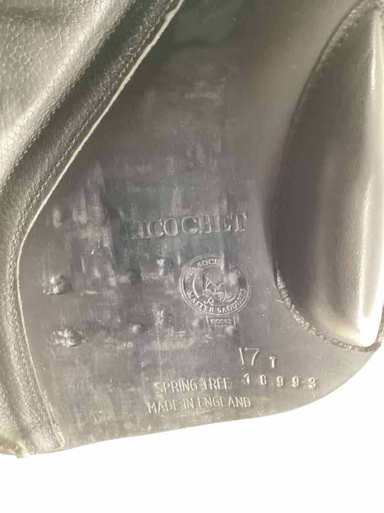 17" Black Country used close contact saddle