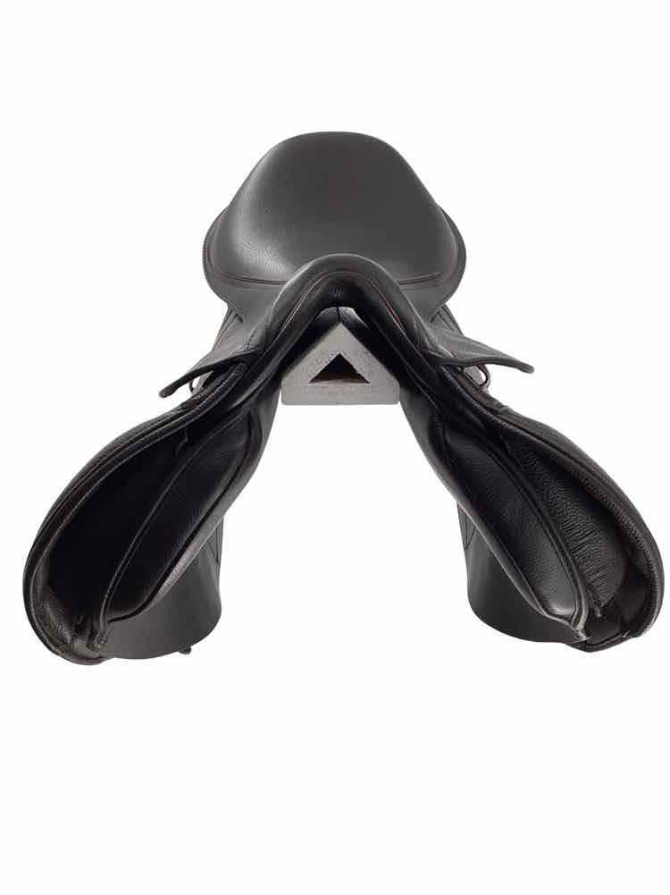 17.5" Kent & Masters used close contact saddle