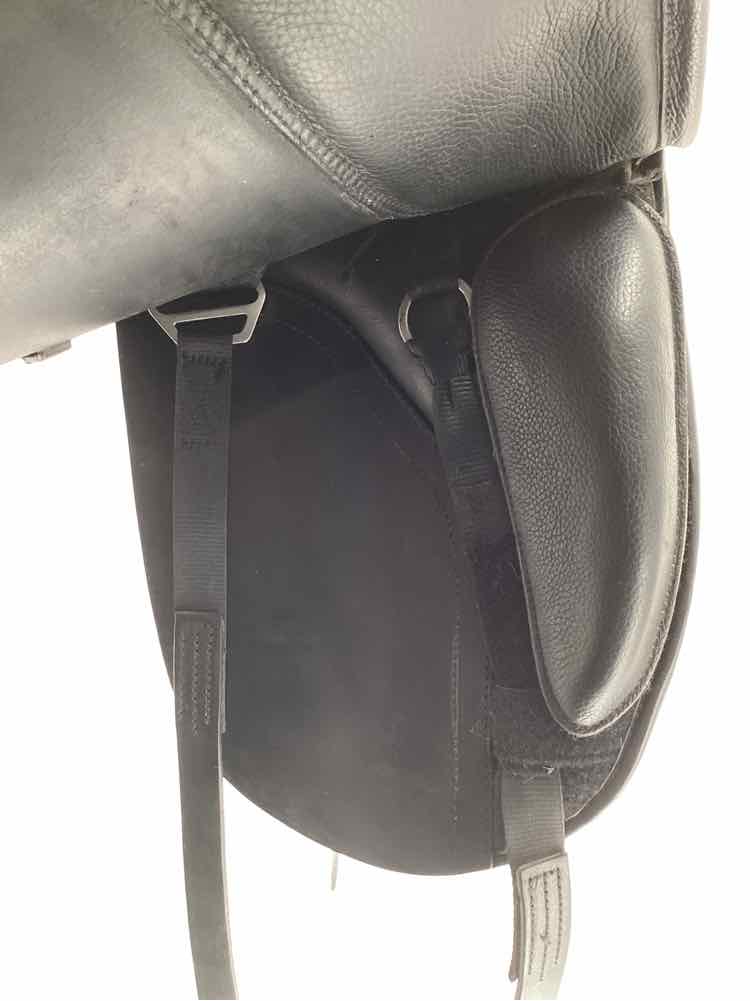 17" Kent Masters used dressage saddle