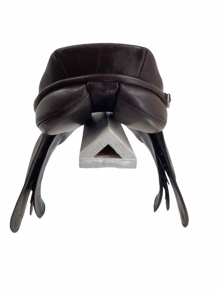 16.5" Courbette used close contact saddle