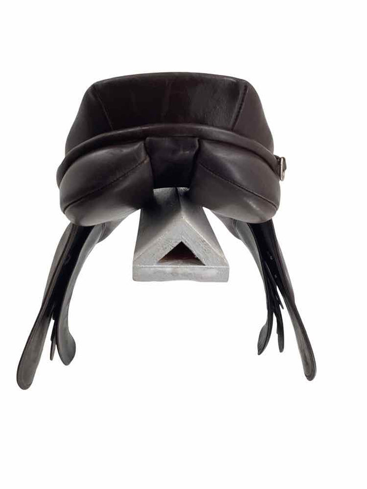 16.5" Courbette used close contact saddle
