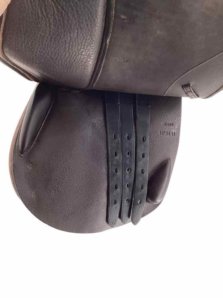18" Beval used close contact saddle B