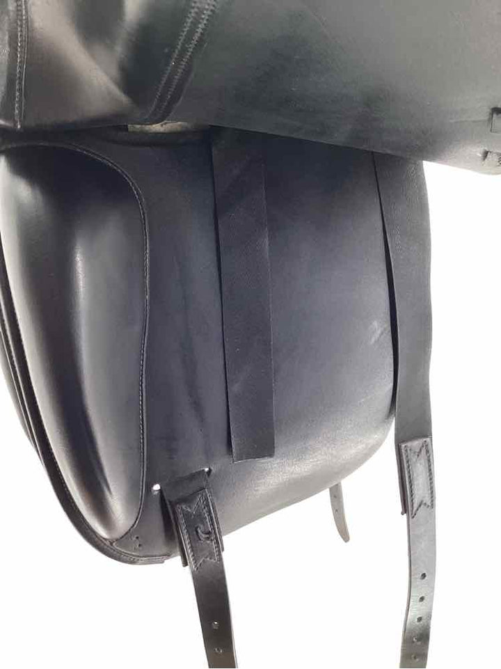 18" Amerigo used dressage saddle B