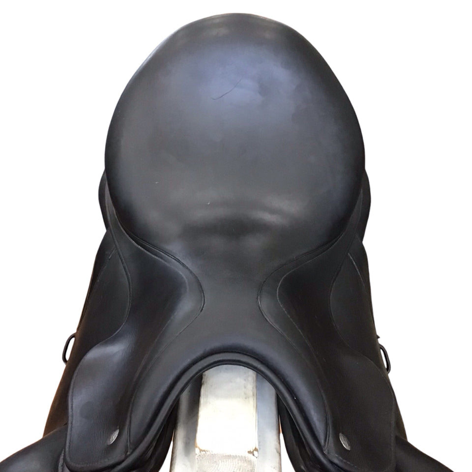 17" CWD SE08 Medium Used Dressage Saddle - H