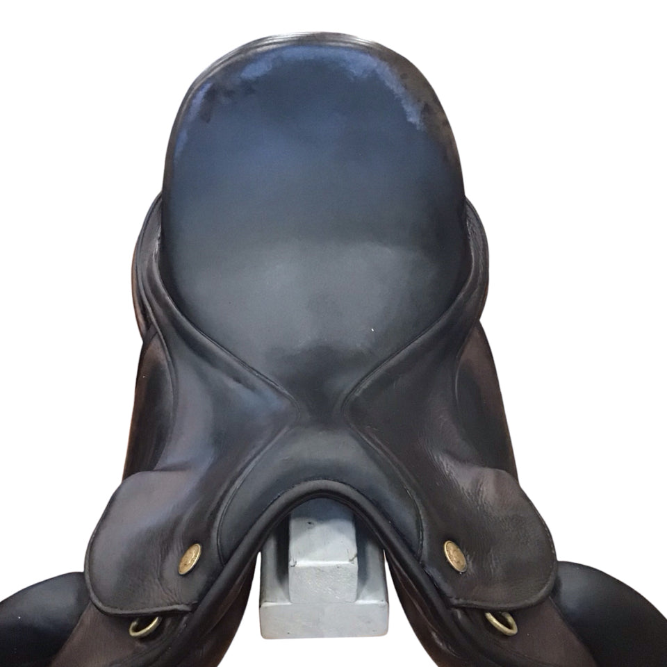 18" Hennig Medium/Wide Used Dressage Saddle - H