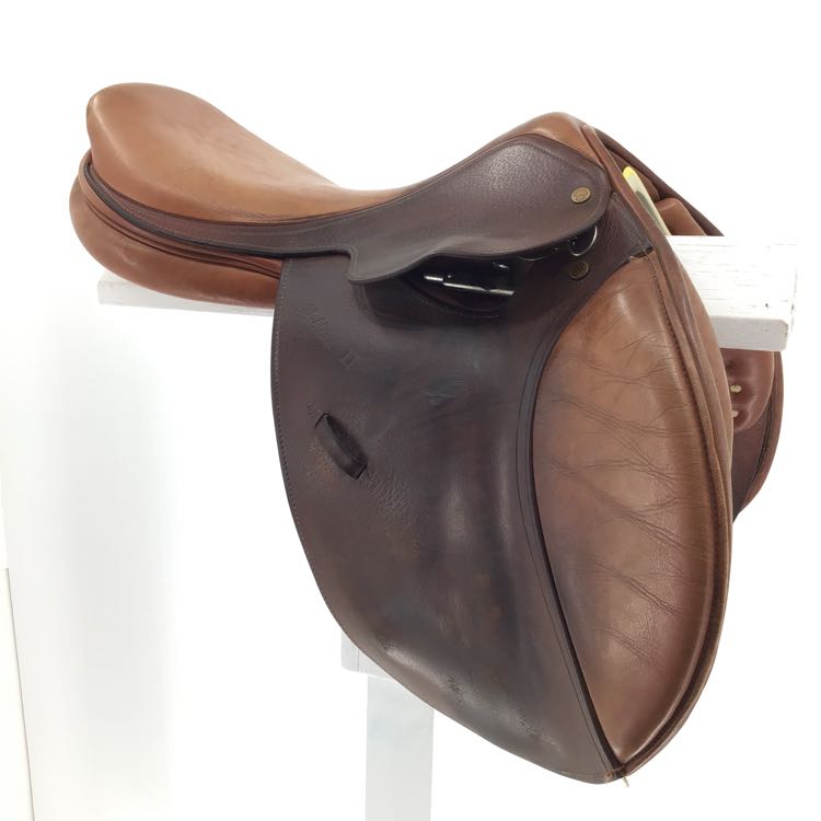 17" Ashland used close contact saddle B