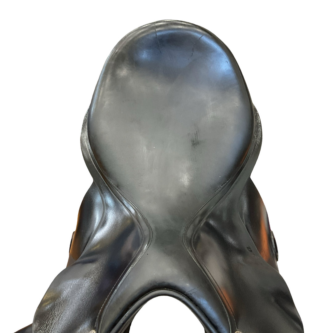 17" Amerigo Vega Wide Used Dressage Saddle