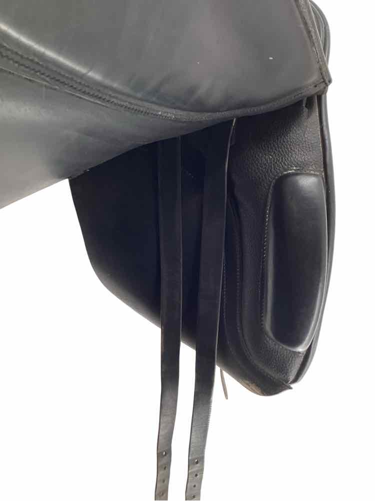 17.5" Cambridge used dressage saddle