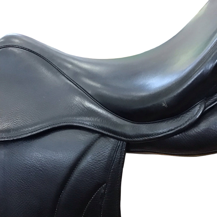 18" Stubben Centurion 31cm Medium/Wide Demo Condition Dressage Saddle - H