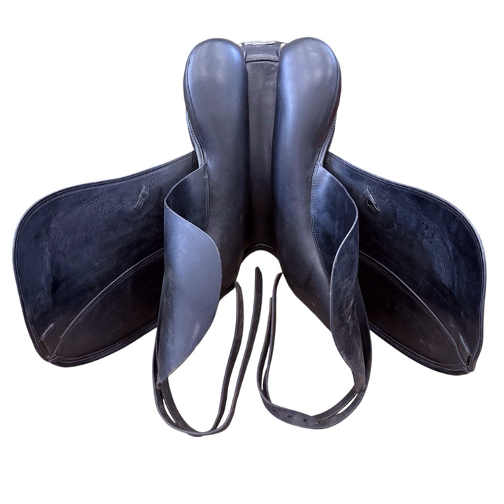 18" Stubben Genesis De Luxe 29cm Medium Used Dressage Saddle - H