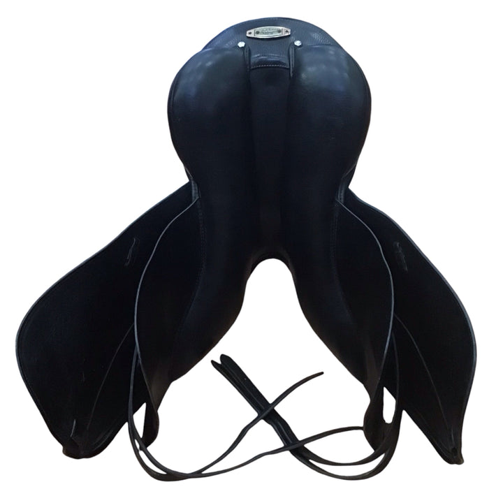 17.5" Stubben Genesis De Luxe 29cm Medium Used Dressage Saddle - H