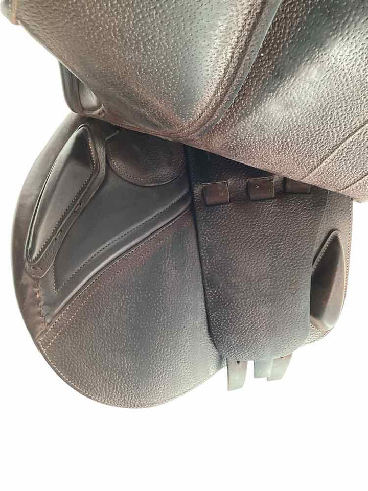 18" CWD Hunter Mademoiselle used close contact saddle