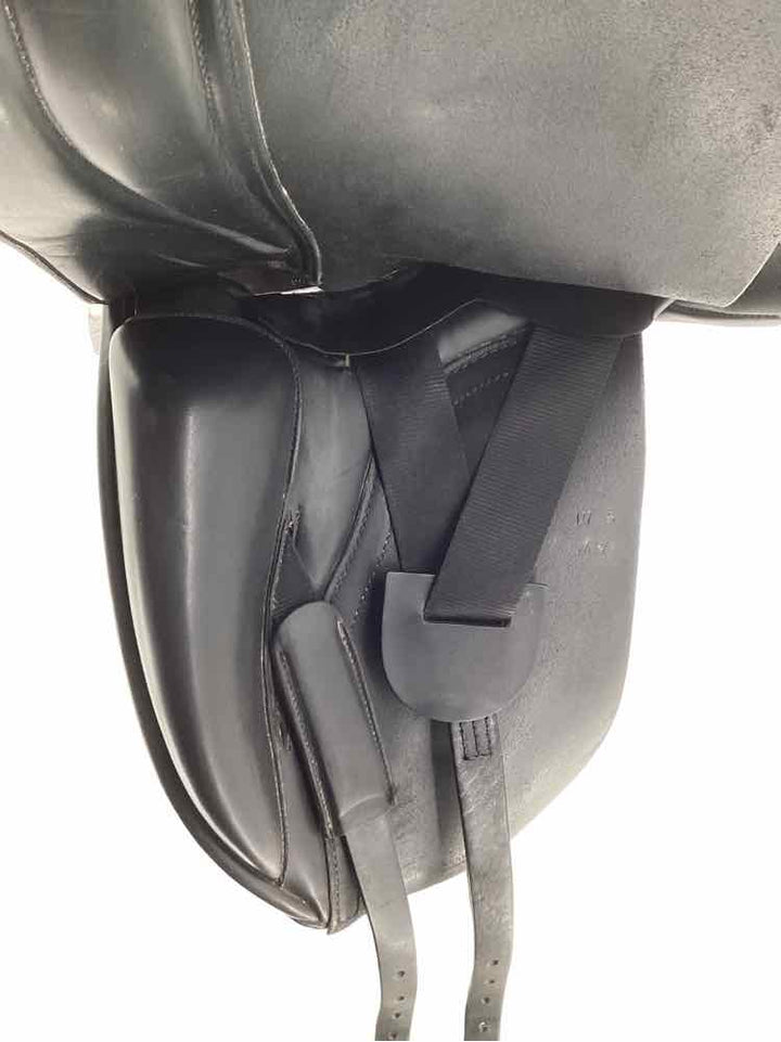 17.5" J Hulsebos used dressage saddle B Has Cover