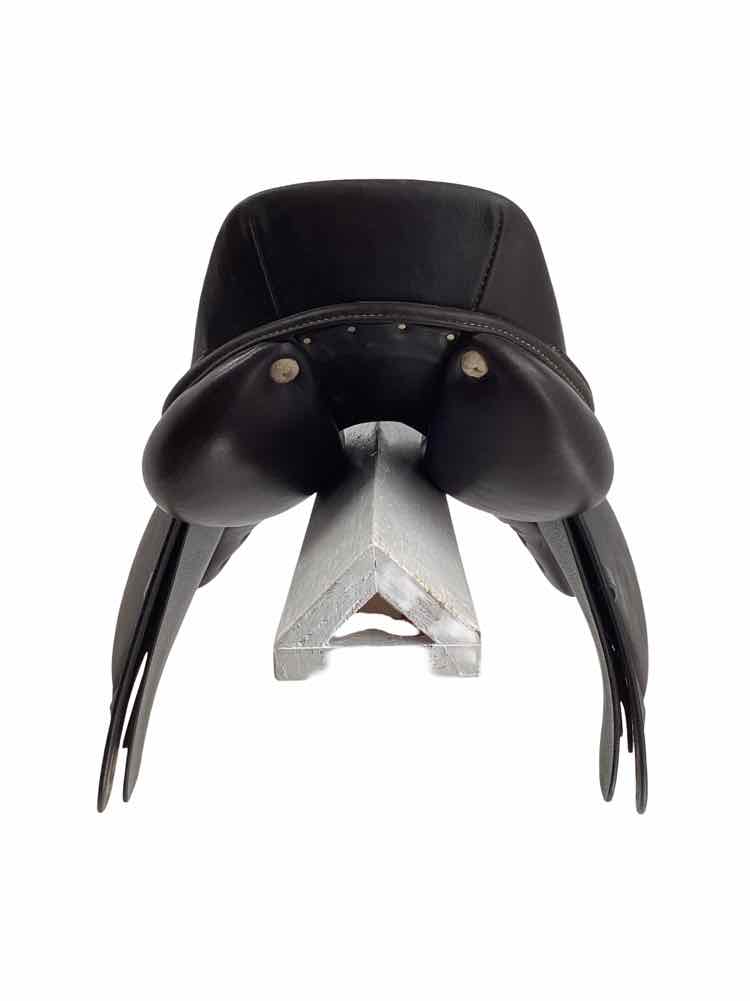 15.75" Dover used close contact saddle