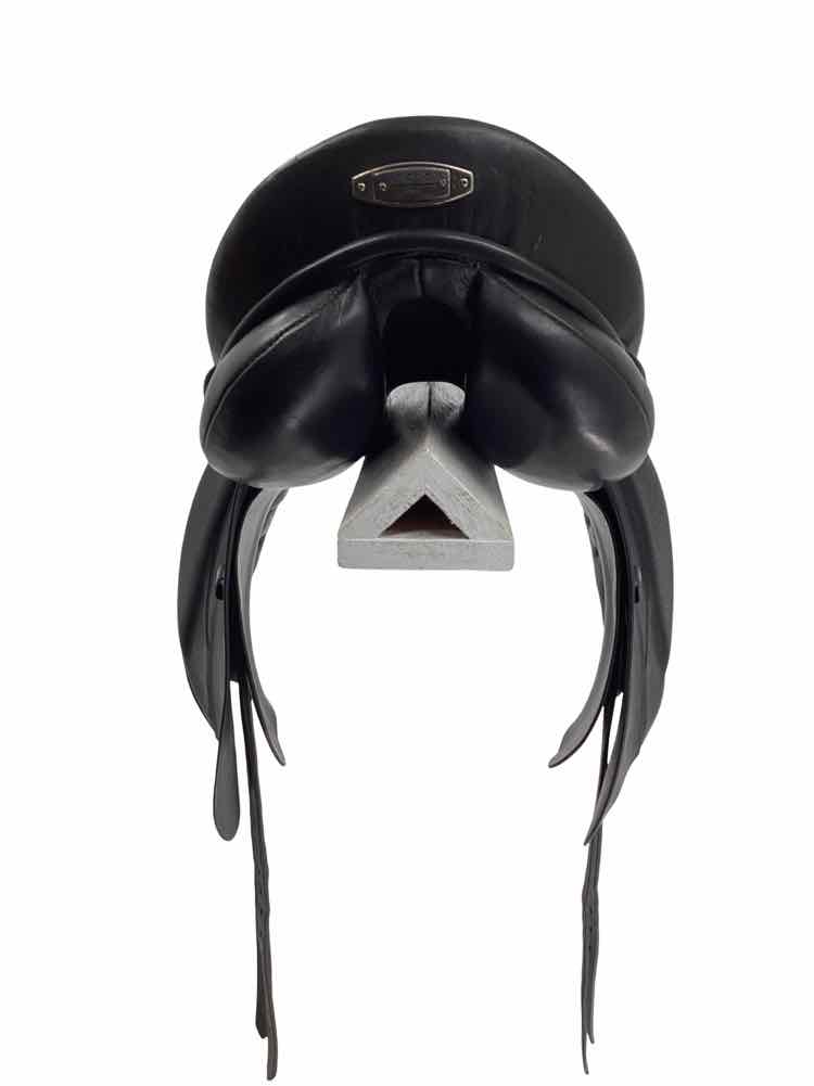17.5" Stubben Maestoso dressage saddle