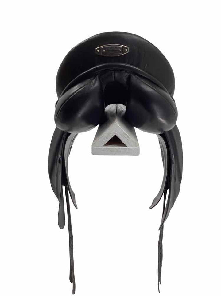 17.5" Stubben Maestoso dressage saddle