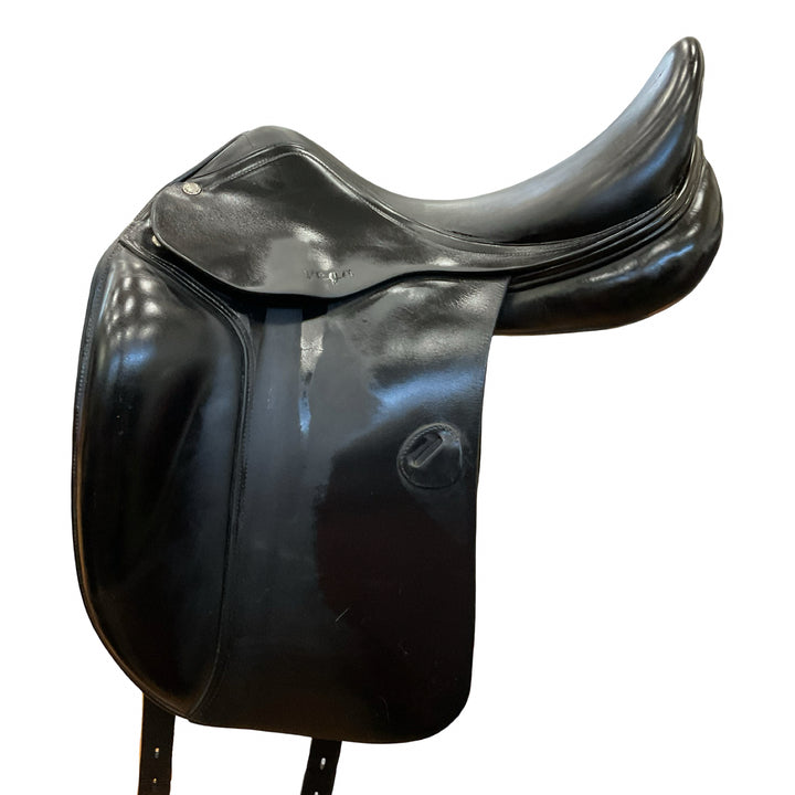 17" Amerigo Vega Wide Used Dressage Saddle