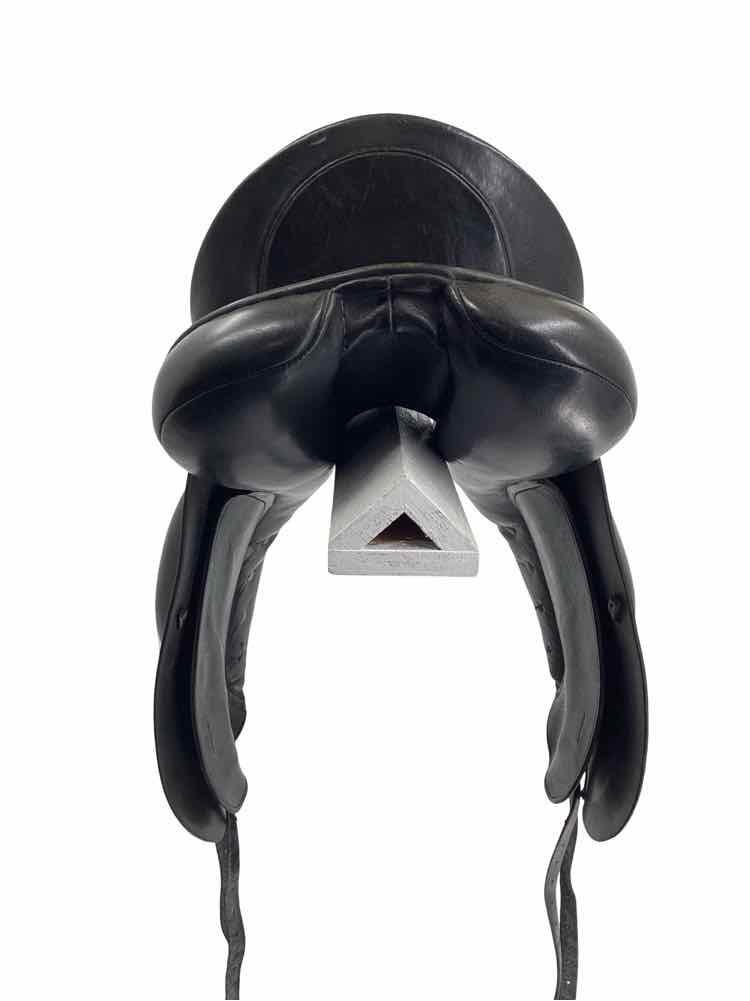 17.5" Albion used dressage saddle