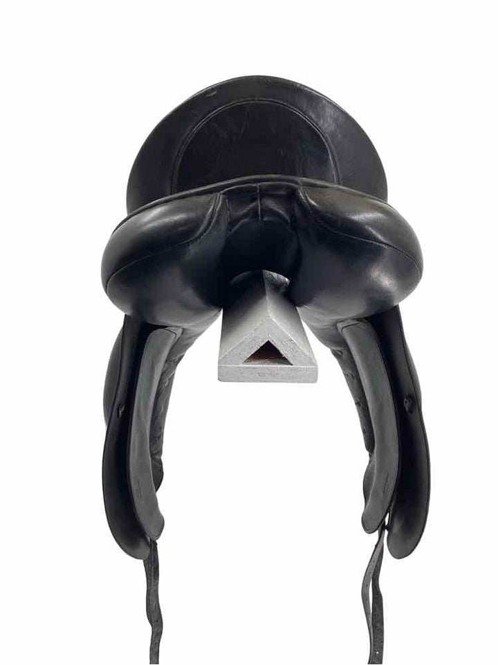 17.5" Albion used dressage saddle
