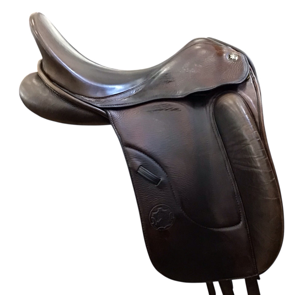 17" Hennig Wide Used Dressage Saddle - H