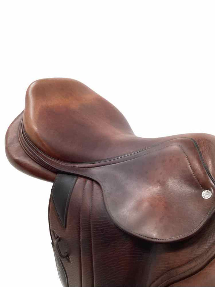18" CWD used close contact saddle forward flap