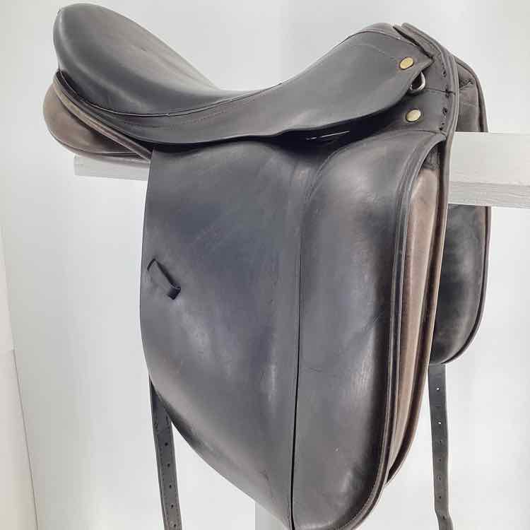 18" Prestige used dressage saddle B