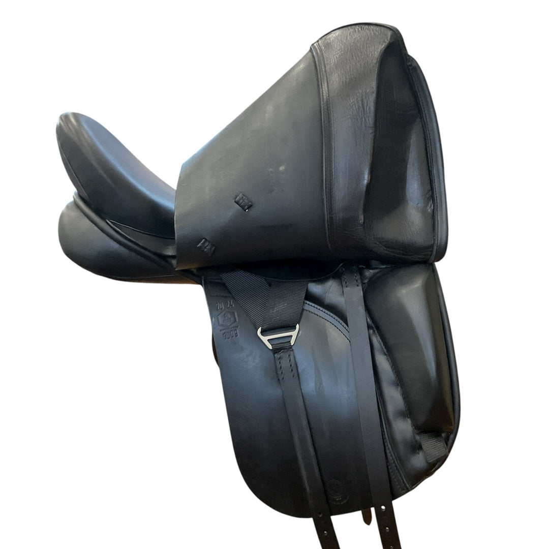 18" Hastilow & Sons Bentley Adjustable Demo Condition Dressage Saddle - H