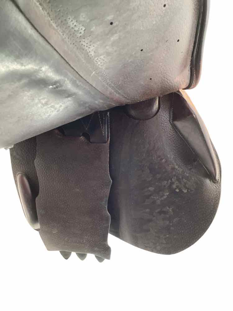 18" Devoucoux used close contact saddle B